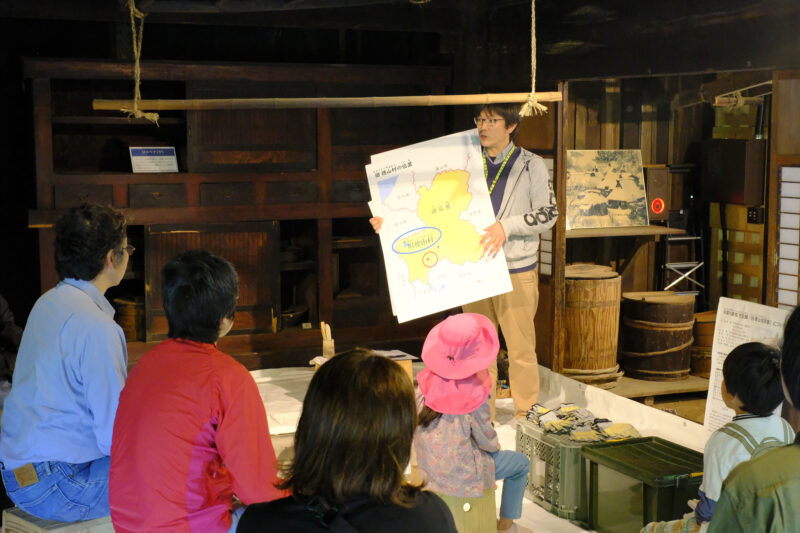 今回も岐阜県博物館の長野さんに、古民家の解説をして頂きました
