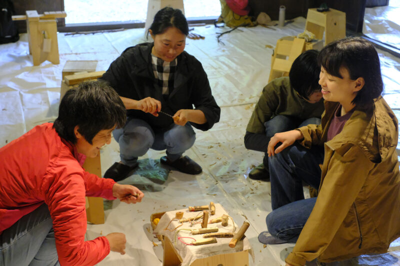 できあがったのを並べて、作品談義に花が咲きます