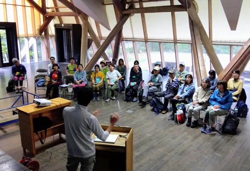 図鑑作家になられた経緯を説明する林将之さん