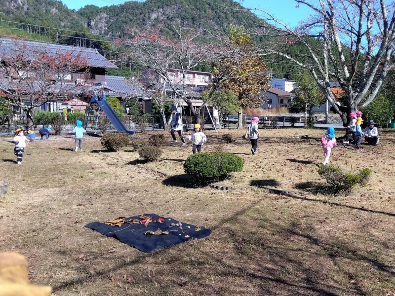 最初のミッションは自然の宝もの探し