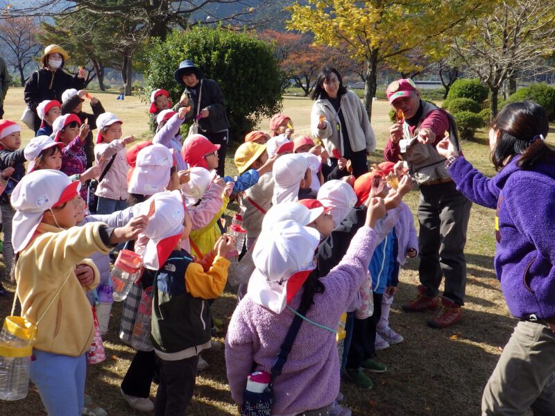 葉っぱじゃんけん、ポン!