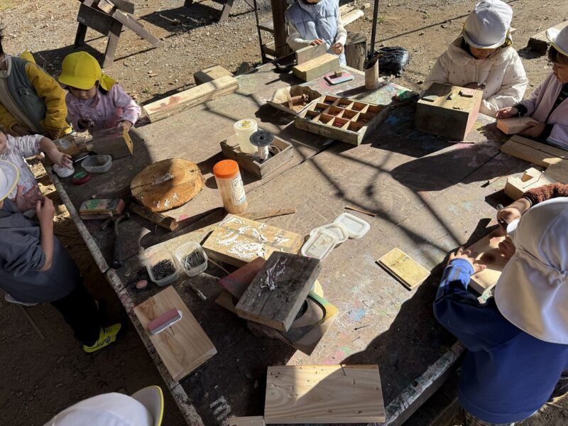 カチカチ、ギコギコと音が響く