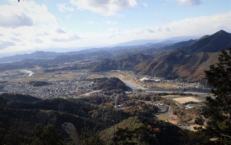 山頂からの眺望、長良川もしっかり見えます