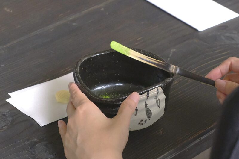 出来上がった茶杓を使って