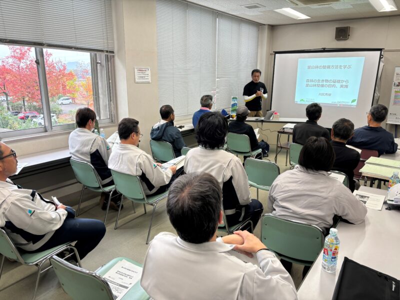 参加者は皆、里山管理に携わる技術者の方々