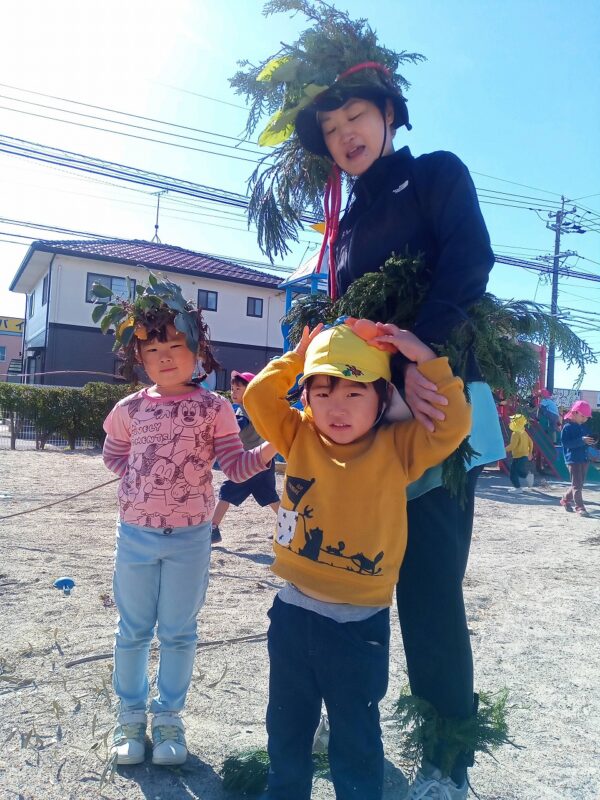 葉っぱが帽子に、靴に、スカートに変身！