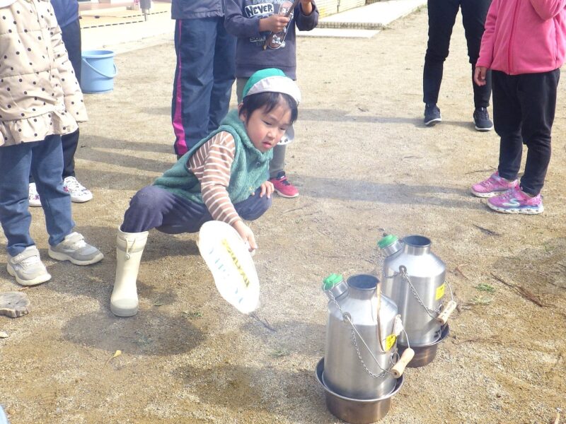 ケトルを使ってお湯を沸かす