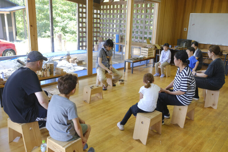 林業機械学習棟でナイフ教室