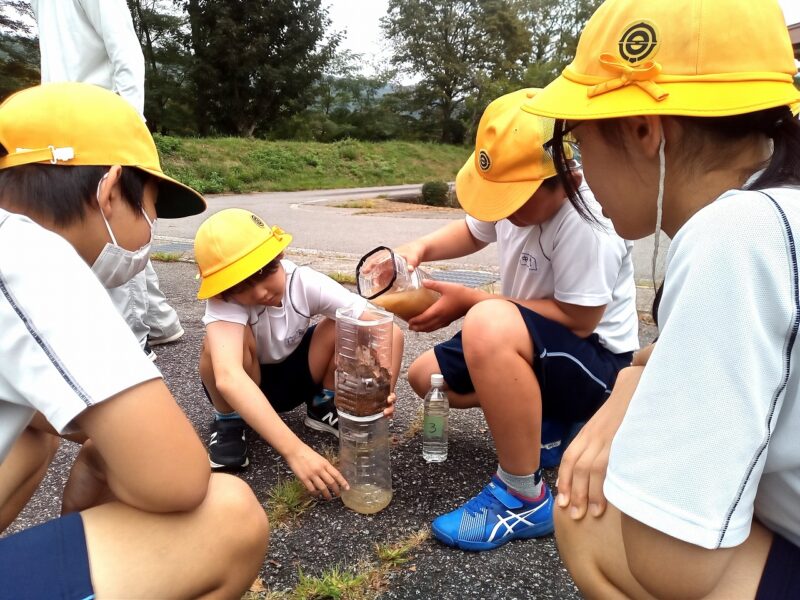 実際に泥水を流してみる
