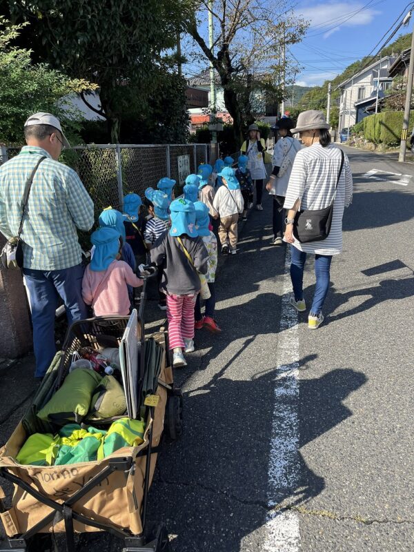 「白線からでないように」みんなで気を付けました!