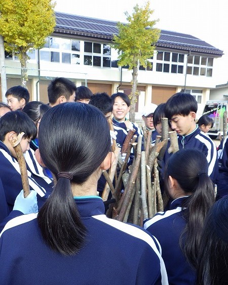 手に持ったスティックを自立できるようチャレンジする生徒さん