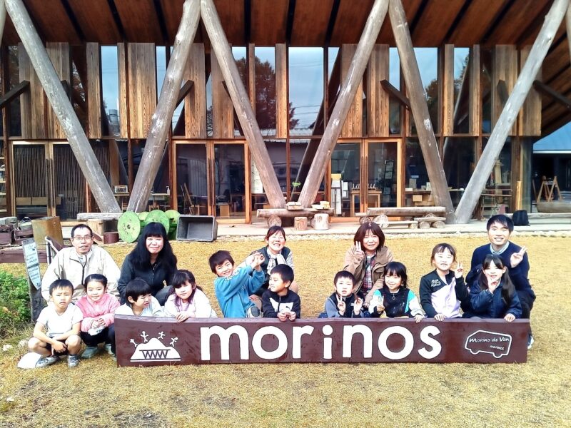 協力して山道を登り、雨の中で軒下で仲良くお弁当を囲み、焚き火の温もりを分かち合った経験は、何にも代えがたい財産