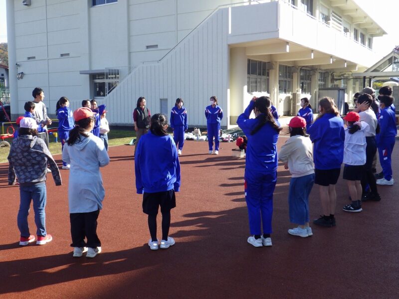 今日は異学年混ざって森のじかん