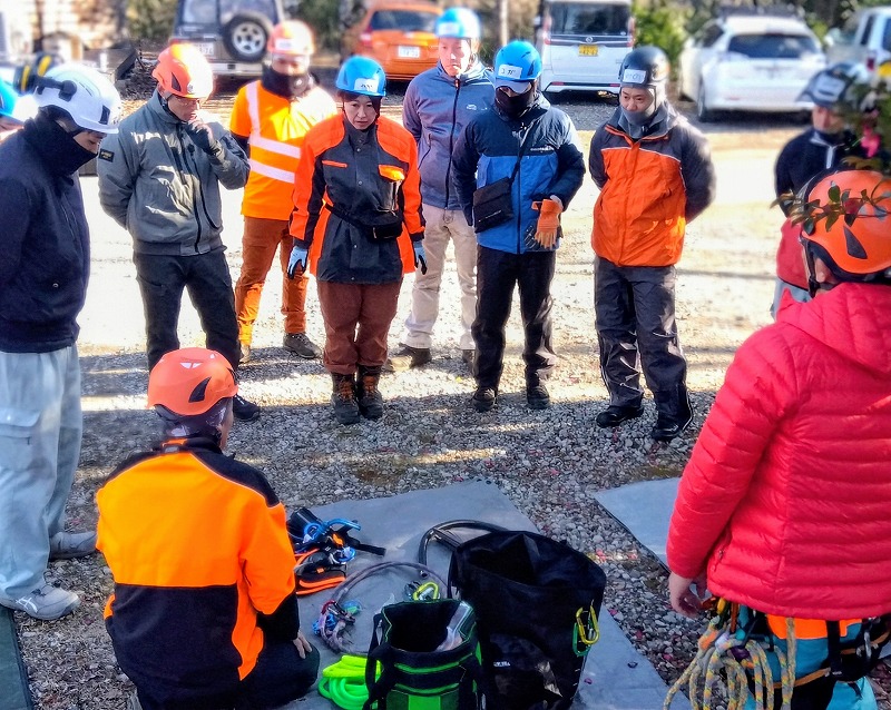 使用するギアの説明聞く参加者