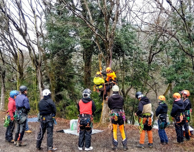 Hag rescueの見本を示す近藤トレーナー