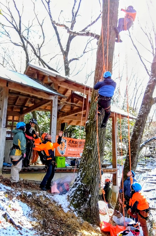 リダイレクトなど、様々な応用を説明する近藤さん