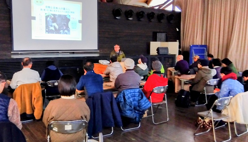 刃物と日本人の暮らしについて講演される鹿熊さん