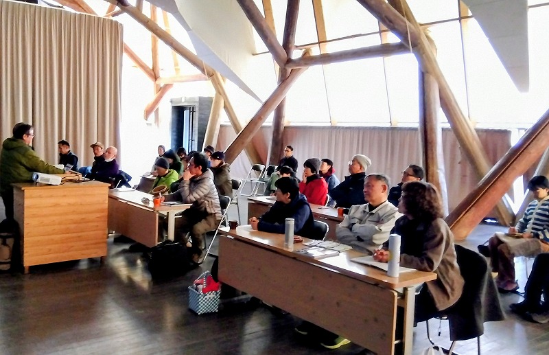 熱心に鹿熊さんの講義を聴く参加者