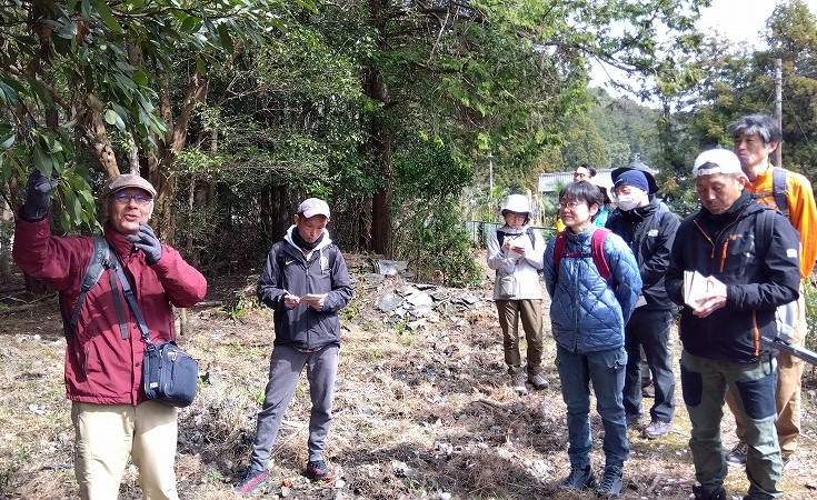 インタープリターとしての活動を実践説明する小原さん