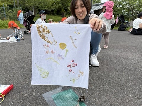 完成したたたき染め作品の一例