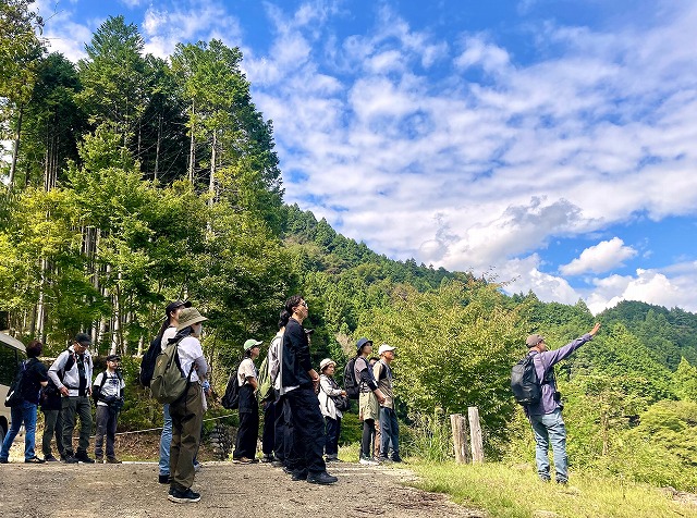 林業を語る青木亮輔さん