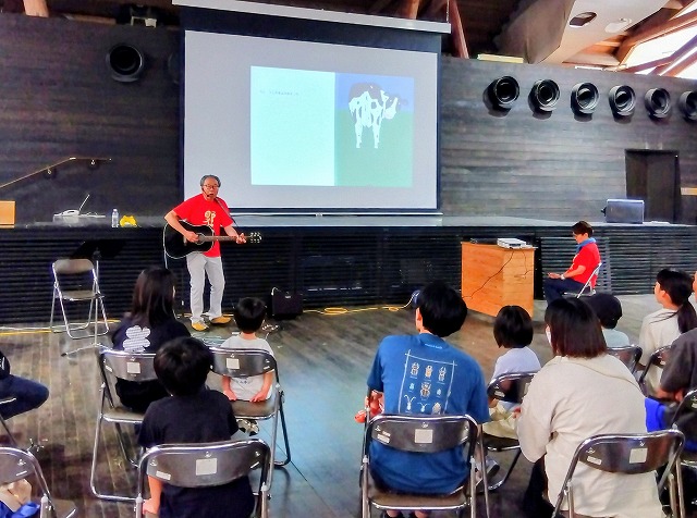 「うし」を歌う杉山さん