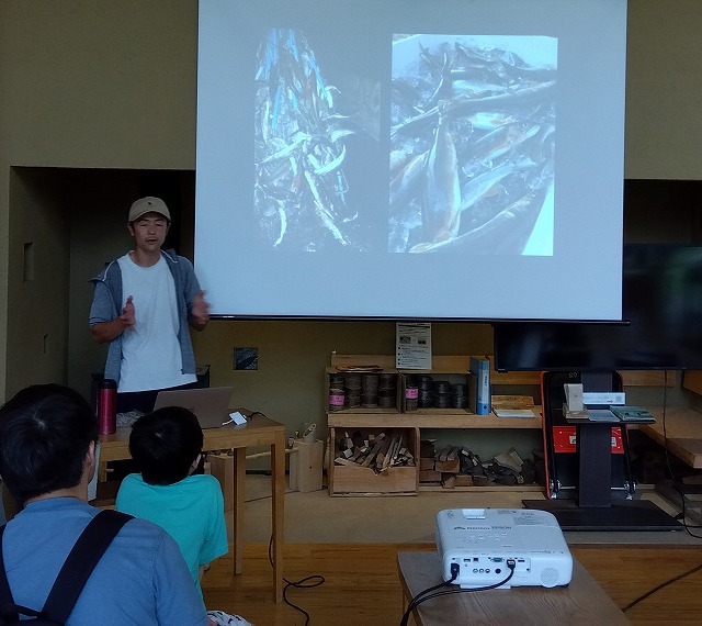 平工さんが手投網で捕ったアユ