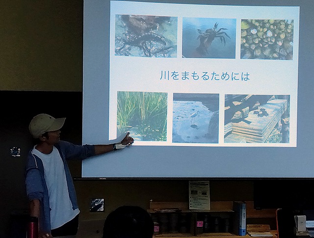 代表的な6種類の生き物について説明する平工さん