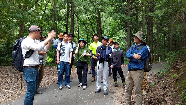 山の見方について語る青木さん