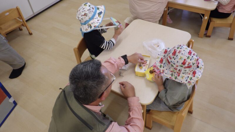 お散歩バックに飾り付け